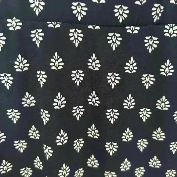 Gilli flowy navy and white patterned skirt. Size XXL. Like new. - Picture 3 of 5